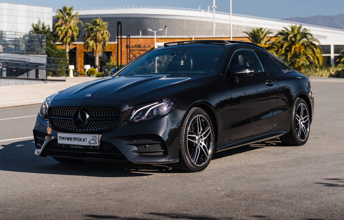 <span style="font-weight: bold;">Mercedes E200 4-matic 12.0</span><span style="font-weight: bold;">00 ₽ / сутки</span>