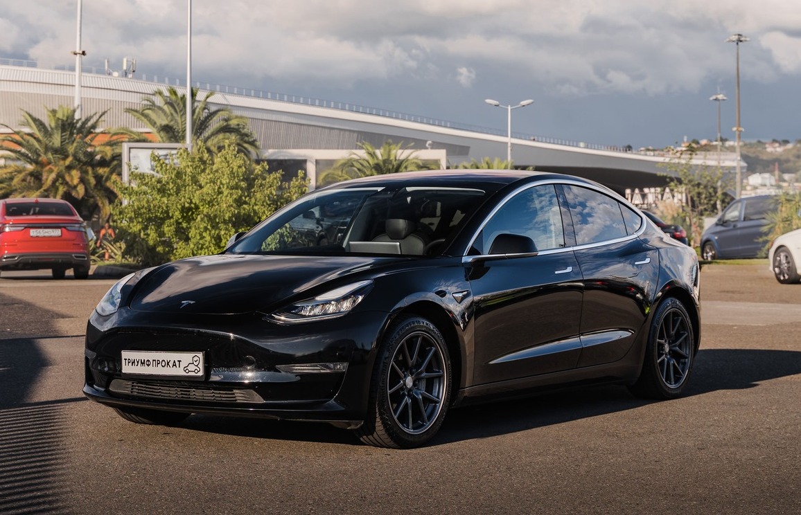 <span style="font-weight: bold;">Аренда Tesla Model 3 в Сочи</span> <span style="font-weight: bold;"> 12.0</span><span style="font-weight: bold;">00 ₽ / сутки</span>