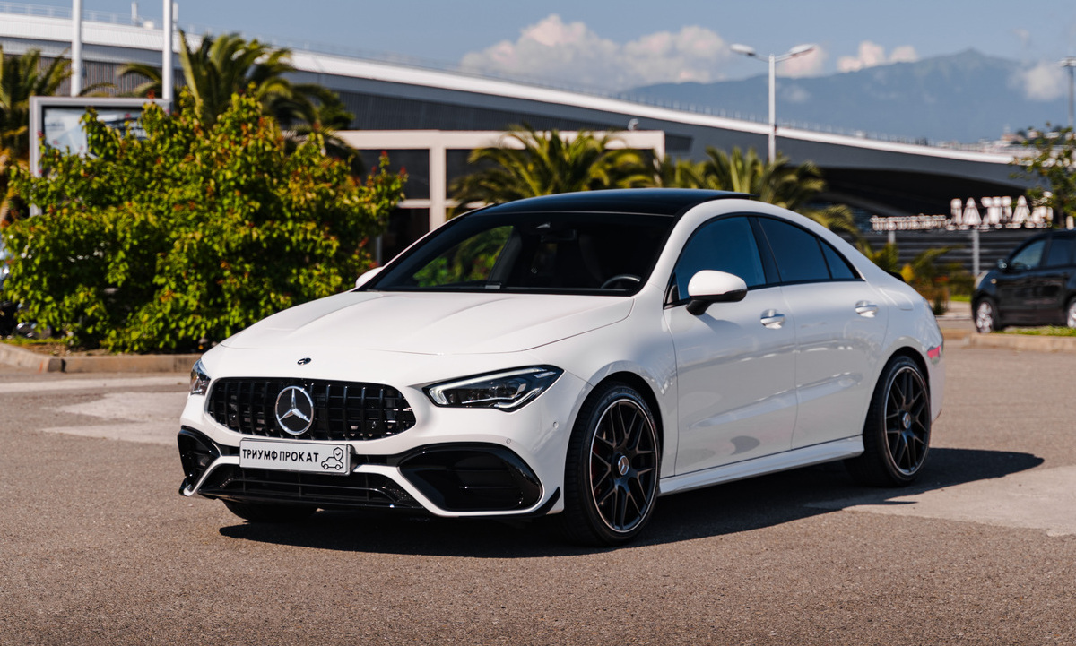 <span style="font-weight: bold;">Mercedes CLA AMG Седан 9.900 ₽ / сутки</span>